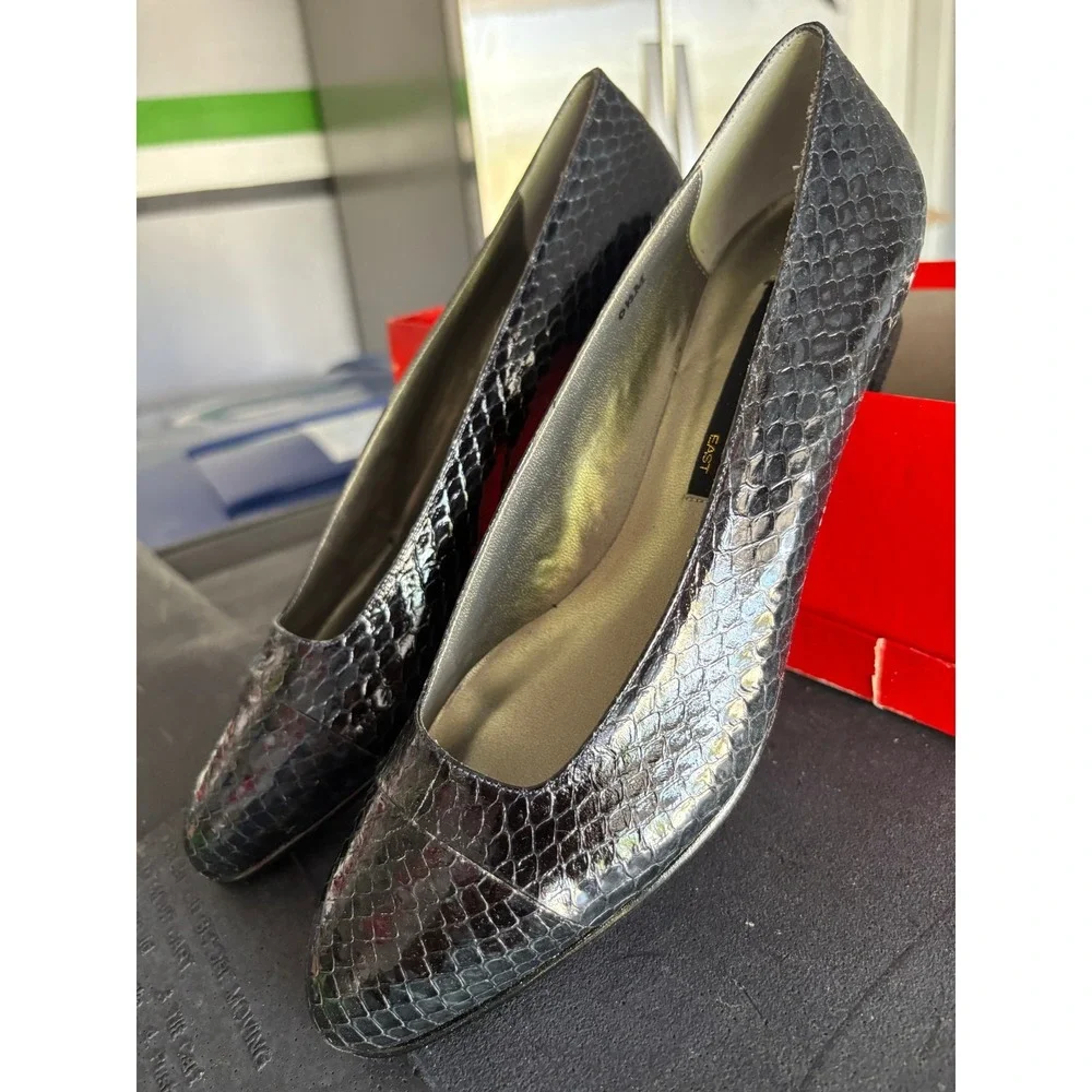 NIB Vaneli Women Snakeskin Embossed‎ Leather Pointed Toe Low Block Heel NAVY 6.5